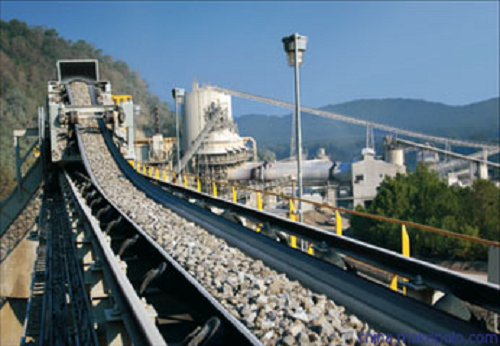 Ultra wear-resistant and high-strength conveyor belt