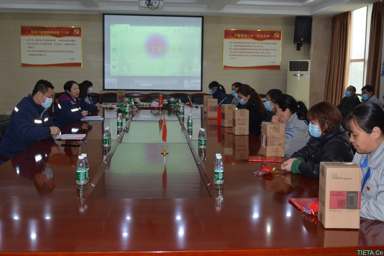 柔肩擔重任 巾幗綻芳華